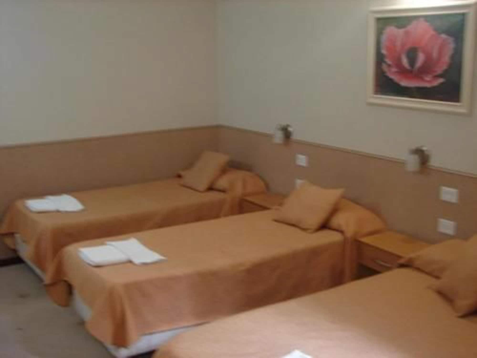 טרלאו Cheltum Hotel מראה חיצוני תמונה