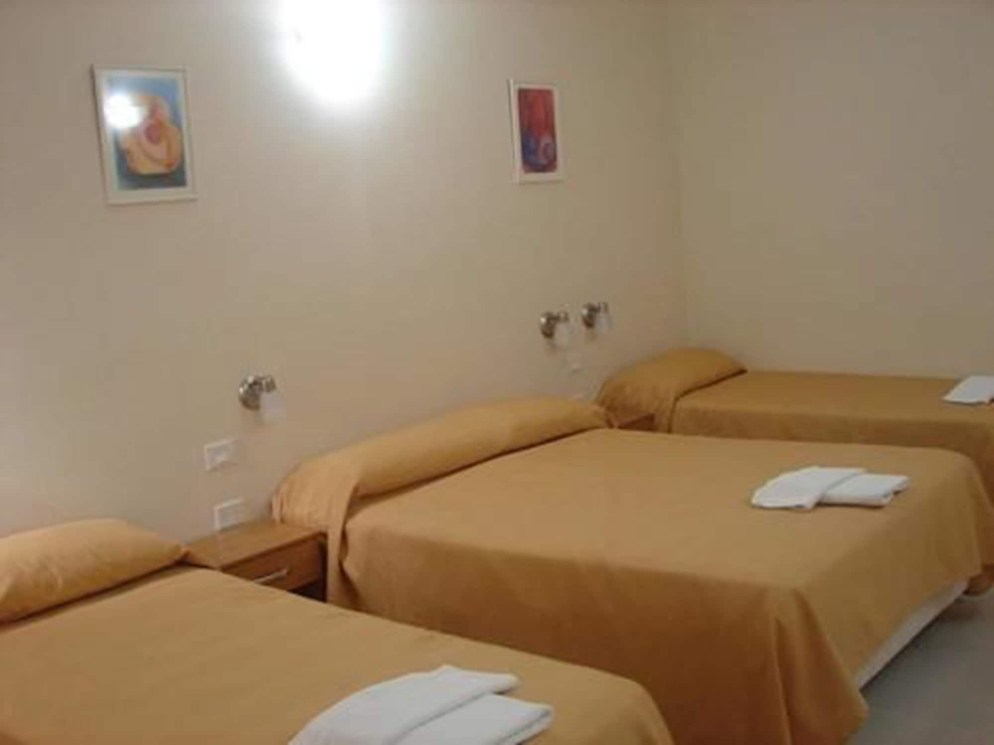 טרלאו Cheltum Hotel מראה חיצוני תמונה