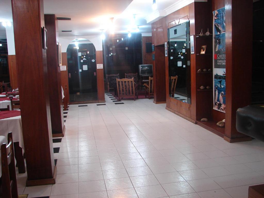 טרלאו Cheltum Hotel מראה חיצוני תמונה